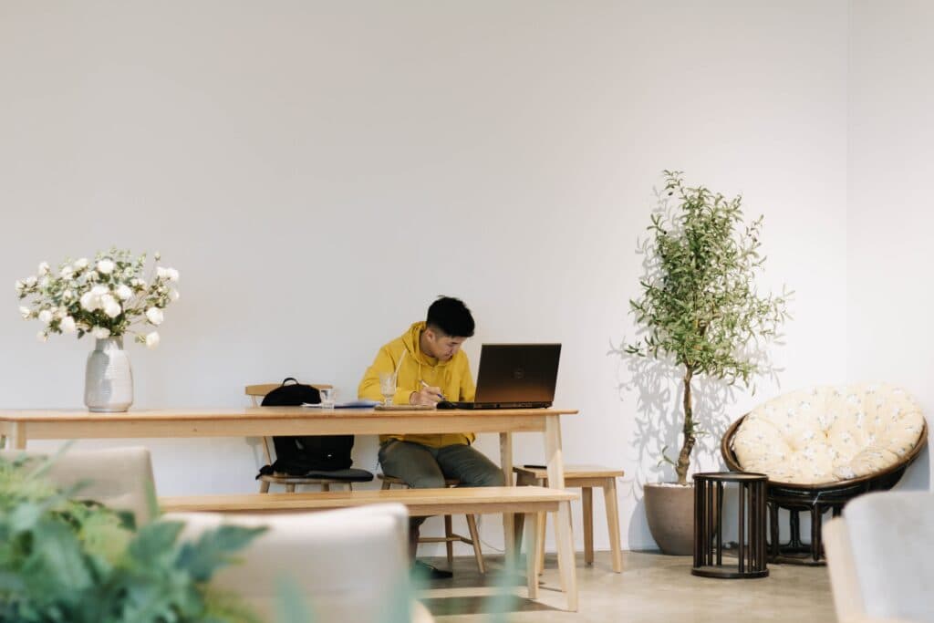 Hybrid Meetings Best Practices - 8 Tips for Efficient Team Meetings
