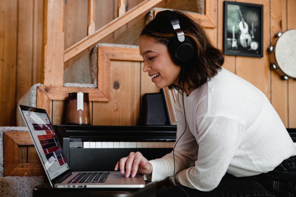 107. Guest Contribution - Managing remote employees - 10 Strategies to Implement Today-1